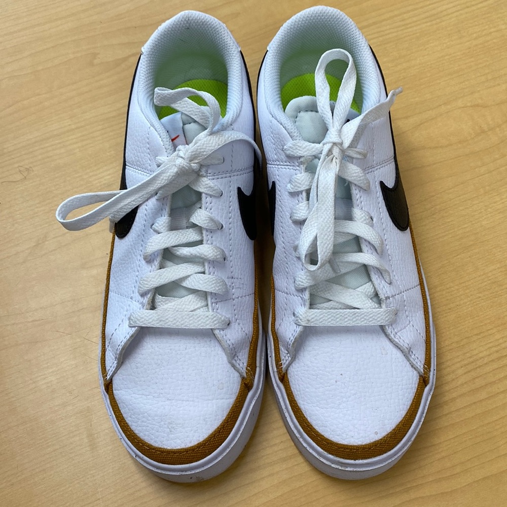 Nike Court Legacy